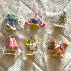 Avon 2015 Nickelodeon The SpongeBob Movie Sponge Out Of Water playset.